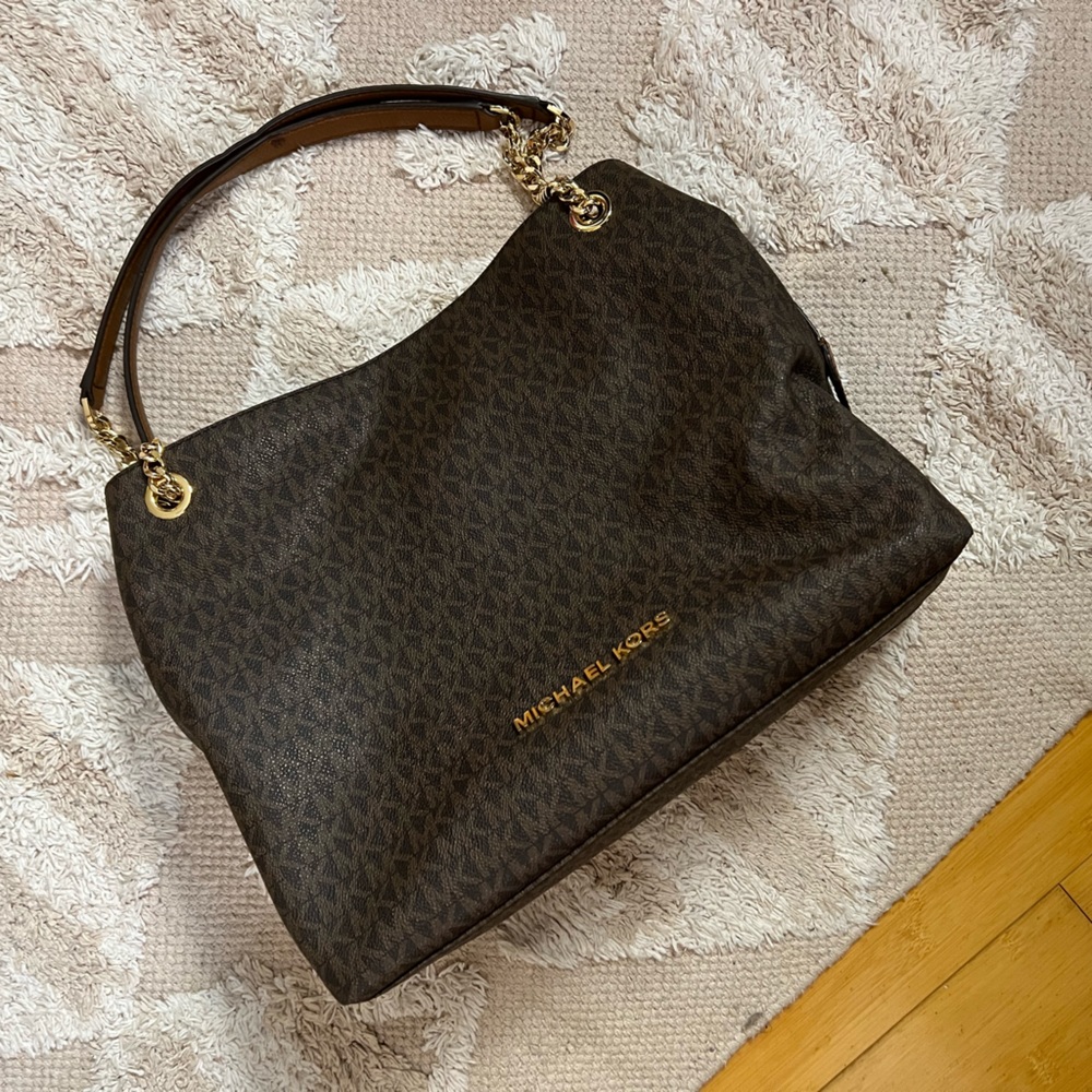 Michael Kors large chain hand bag (HALF OFF)‼️‼️